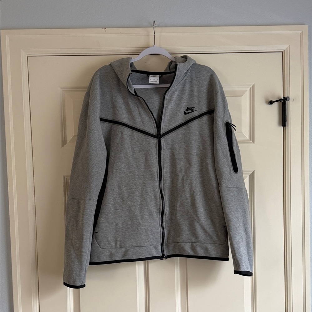 Nike Men’s Heather Gray Tech